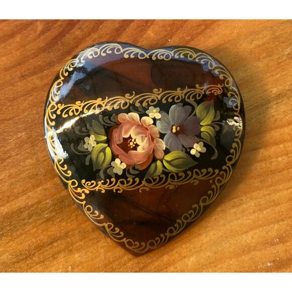 Vintage Russian Lacquer HEART Pin Brooch - Valentine - Hand Painted SIGNED - Picture 2 of 4